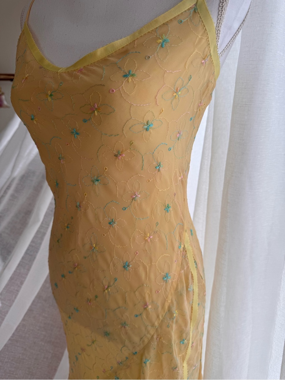 Vintage Betsey Johnson Yellow Embroidered Floral Slip Dress Size 8 - Picture 3 of 6